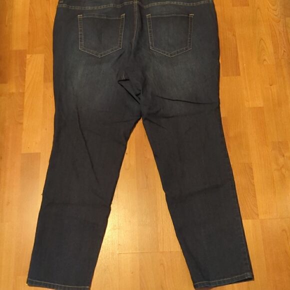 26 regular Torrid denim jeans us size EUC blue stretch slimming look any season - Picture 4 of 10